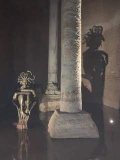 Статуя Горгоны в подземной цистерне Базилике (Еребатан) (фото: Татьяна Егорова)