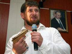 Рамзан Кадыров с золотым пистолетом