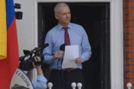 Ассанж: переписка Клинтон попала к WikiLeaks от Госдепа на законных основаниях