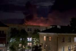 Аэропорт Пскова подвергся атаке беспилотников: рядом с ним раздаются взрывы, полеты самолетов ограничены