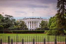 Байден потратит десятки тысяч долларов на чистку ковров в Белом доме