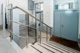 Благодаря Мосжилинспекции лифт и платформа для маломобильных граждан снова работают