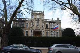 Британские СМИ сообщили о странной активности у посольства РФ перед отравлением Скрипалей