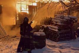 Число жертв пожара на цветочном складе на Комсомольской площади в Москве возросло до пяти