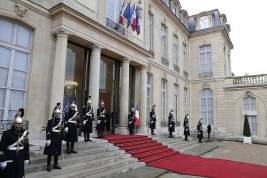 Елисейский дворец отреагировал на слова Трампа о Франции и попросил его соблюдать приличия
