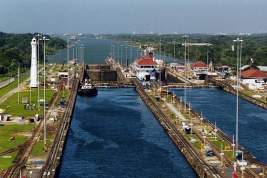FT: доставка товаров через Панамский и Суэцкий каналы оказалась под угрозой срыва
