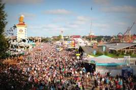 Гостей Октоберфеста не пустят на фестиваль из-за нацистского приветствия