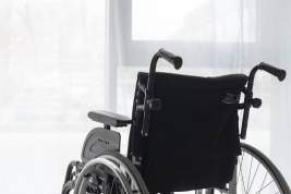 Инвалидную коляску спортсмена-паралимпийца два раза сломали во время рейса «Уральских авиалиний»