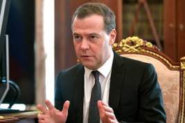 Медведев выразил надежду на то, что Россия откажется от пластиковой тары