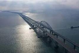 На Крымском мосту после перерыва в движении возникла пробка: открыты дополнительные пункты досмотра