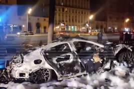 На Кутузовском проспекте в Москве произошло громкое ДТП: два человека заживо сгорели в BMW