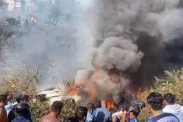 На месте крушения самолета в Непале обнаружены выжившие: их личности выясняются