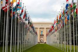 ООН подвергла критике власти Франции за запрет ношения абайи в школах