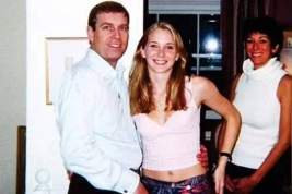 Отбывающая наказание за секс-преступления Гислейн Максвелл назвала фото с принцем Эндрю и 17-летней девушкой подделкой