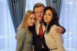 Откуда у дочери самарского губернатора Дмитрия Азарова Полины взялись миллионы на покупку жилья в центре Москвы