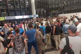Пассажиры перенесенных рейсов пожаловались на условия в аэропорту Сочи