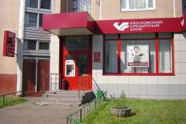 Первый заместитель председателя правления банка требовал 20 миллионов рублей у заемщика кредитной организации за решение проблем с задолженностью?