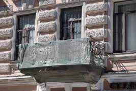 Почему в Санкт-Петербурге падающие балконы стали городской проблемой