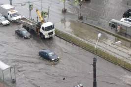 Подтопления в Санкт-Петербурге вылились в девятибалльные пробки на дорогах