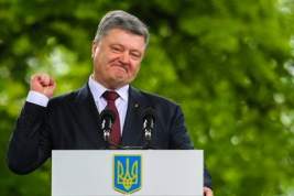 Петр Порошенко сообщил о выходе Украины из зоны риска