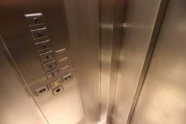 Пострадавшая при аварии в лифте жительница подмосковного ЖК «Арт» могла получить перелом шеи