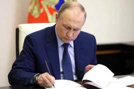 Путин подписал закон о кредитных каникулах для участников спецоперации