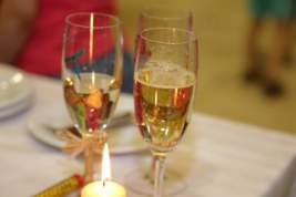 Российскую семью поставили на учёт из-за выпитого подростком бокала шампанского на Новый год