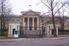 Россия призвала Польшу расследовать нападения на дипмиссию РФ в Варшаве