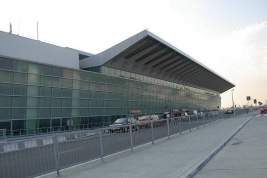 Россиянка застряла в аэропорту Варшавы: ей не дают улететь и не выпускают из терминала