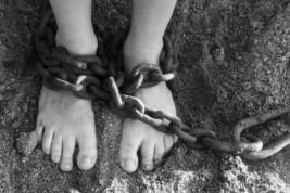 Россиянку, державшую детей на цепи, приговорили к пяти годам колонии