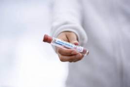 Стали известны подробности о состоянии здоровья получивших пятикратную дозу вакцины Pfizer