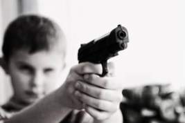 Трёхлетний мальчик ранил себя из травматического пистолета