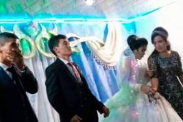 Ударивший невесту на свадьбе жених из Узбекистана объяснил свой поступок несдержанностью