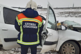 В аварии с участием грузовика под Саратовом погибли четыре человека
