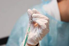 В Британии допустили снижение эффективности вакцин из-за нового штамма коронавируса