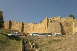 В Дагестане обстреляли посетителей древней крепости