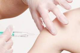В ФРГ восемь человек по ошибке получили пятикратную дозу вакцины Pfizer