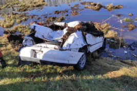 В Красноярском крае в результате падения автомобиля в водоём погибли пять человек
