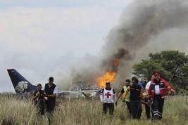 В Мексике потерпел крушение самолет с сотней пассажиров на борту