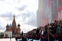 В Москве, Санкт-Петербурге и других городах отменили воздушную часть парадов в честь Дня Победы