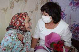 В Новотроицке свой 104-й день рождения отметила долгожительница