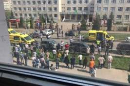 В казанской школе произошла стрельба: один нападавший задержан, второй убит, погибли 11 человек