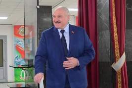 В санкционный список США включили 38 вариантов написания имени Лукашенко и его жену Галину