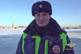 В Санкт-Петербурге наградят полицейского, который спас провалившегося под лед Невы мужчину