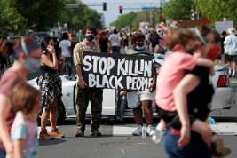 В США произошёл бунт из-за смерти чернокожего мужчины после грубого ареста