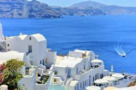 Власти Греции отменят ряд ограничений для вакцинированных туристов