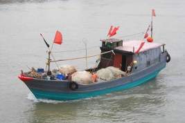 Власти Китая используют рыболовецкие суда для решения военных задач