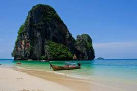 Власти Таиланда одобрили въезд в страну привитых «Спутником V» туристов