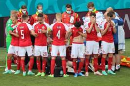 Экс-вратарь сборной Дании рассказал об угрозах УЕФА поражением в случае отказа выйти на поле после инцидента с Эриксеном