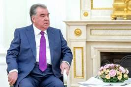 Эмомали Рахмон призвал воспитывать не пятнающих честь таджикского народа детей